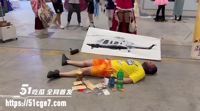 漫展惊现抽象艺术 1