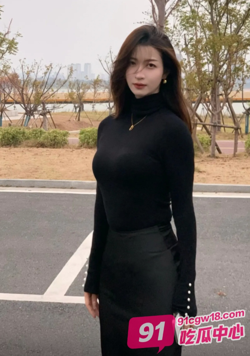 清纯少女合集 深情舔屌的样子简直太淫荡了 这种骚货必须狠狠的抽插 配图