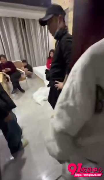 潮汕全家上酒店抓奸视频4 潮汕全家上酒店抓奸视频4