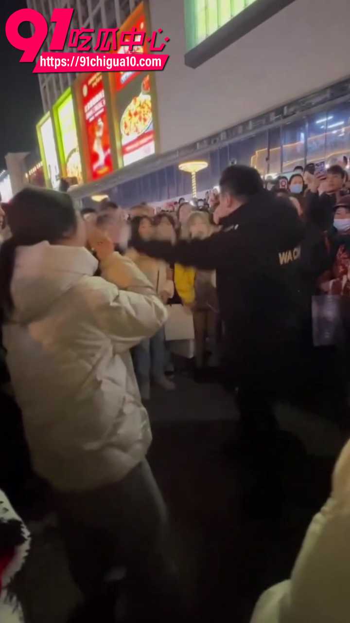 大连街头惊爆原配抓奸大战5 大连街头惊爆原配抓奸大战5