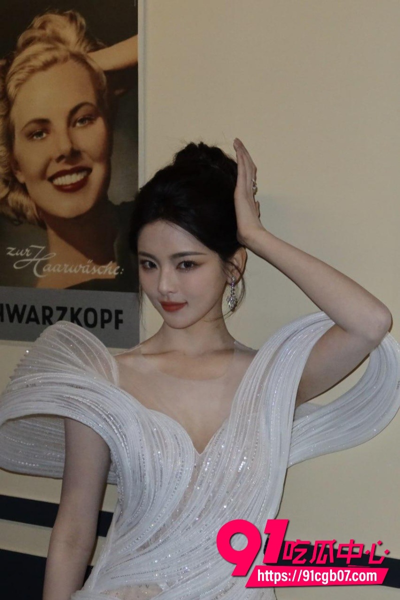 高能大瓜新晋女星 杨超越 早年被人下药性爱视频5 高能大瓜新晋女星 杨超越 早年被人下药性爱视频5