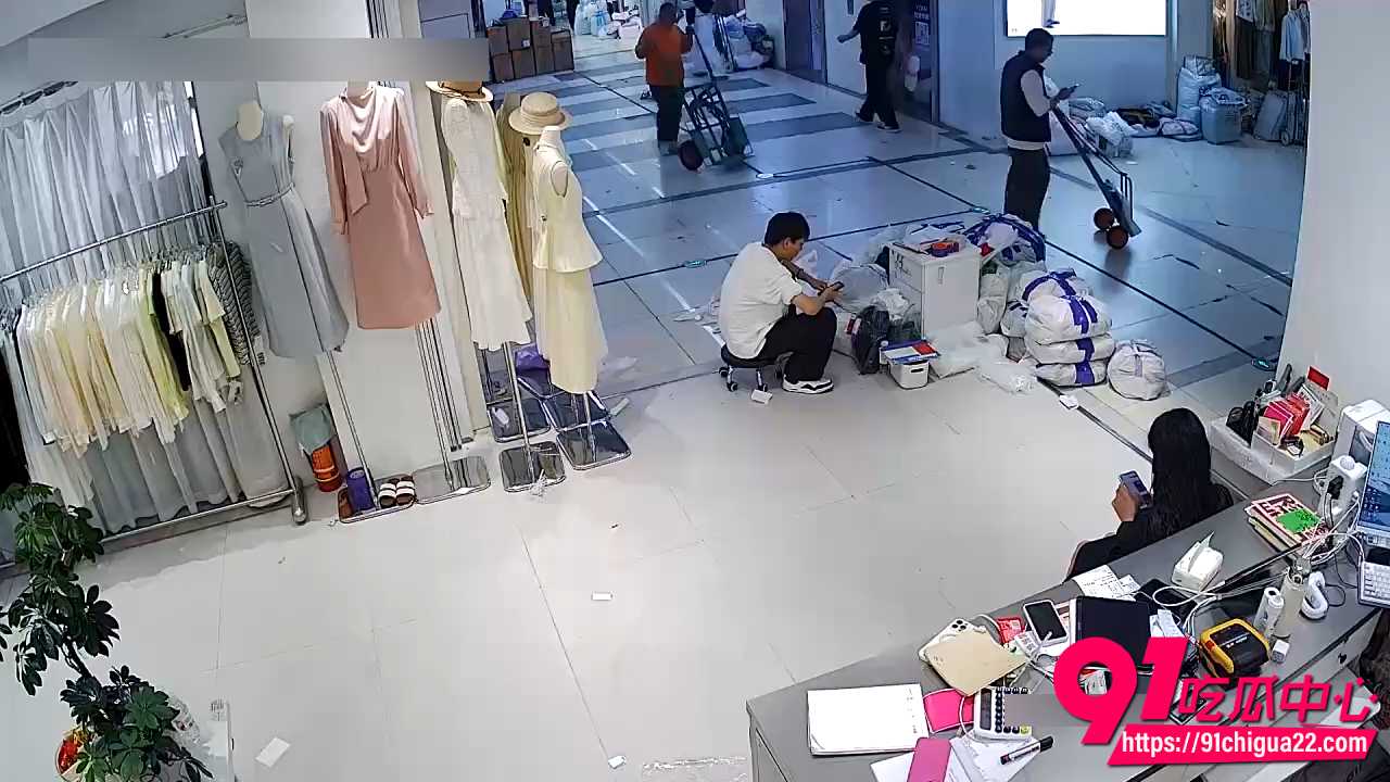 杭州四季青老板娘二姐商场走廊暴打小三1 杭州四季青老板娘二姐商场走廊暴打小三1