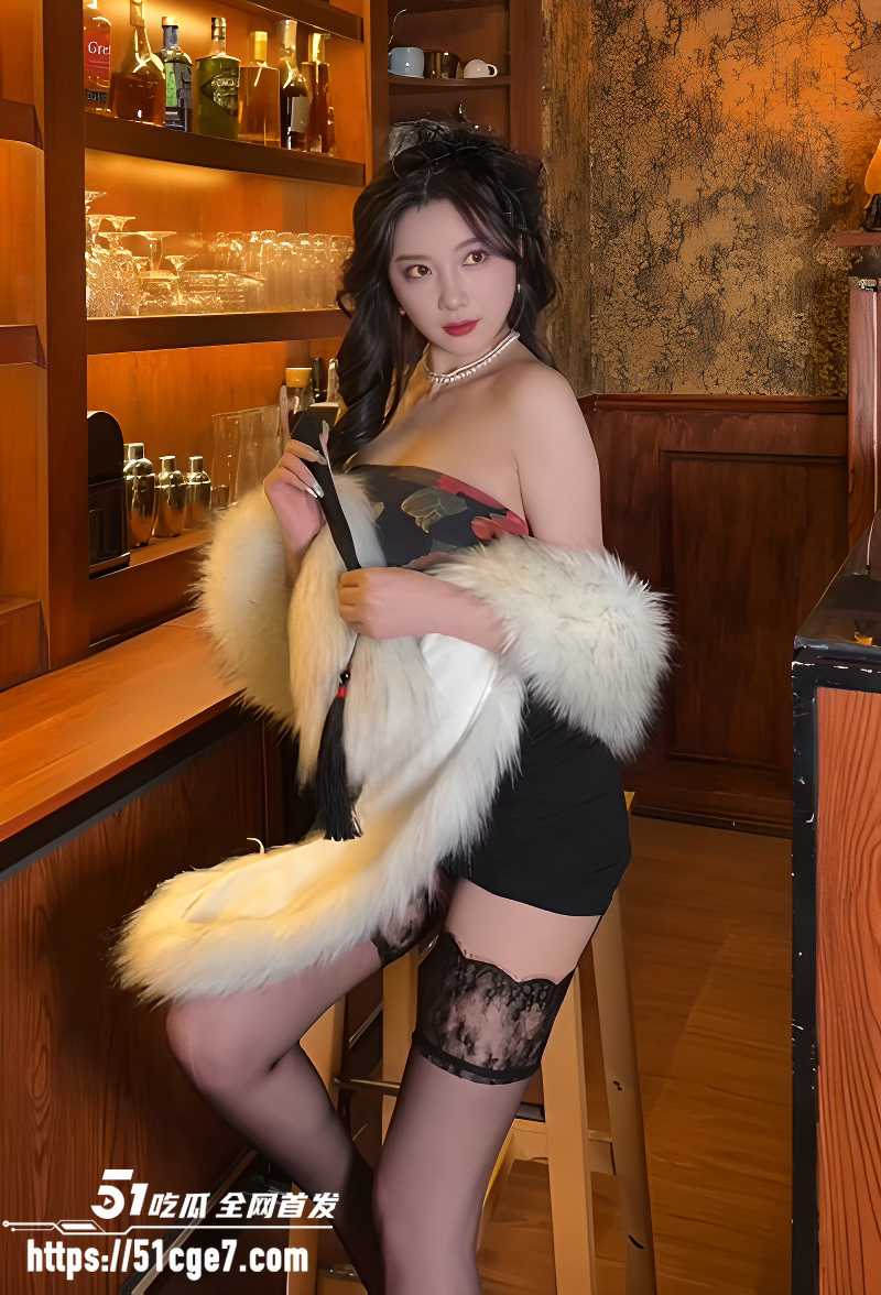 秀人网模特杨晨晨黑丝吊带高跟旗袍酥胸翘臀大尺度私拍诱惑4 秀人网模特杨晨晨黑丝吊带高跟旗袍酥胸翘臀大尺度私拍诱惑4