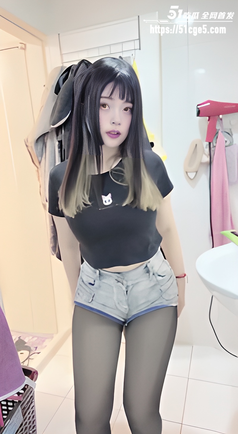 巨乳网红青青白早期下海自拍  1