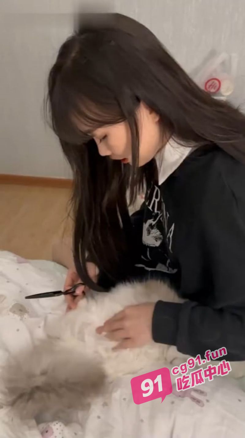 我家猫会后空翻 诱骗00后学妹家中强上 你的逼逼怎么又紧啦？