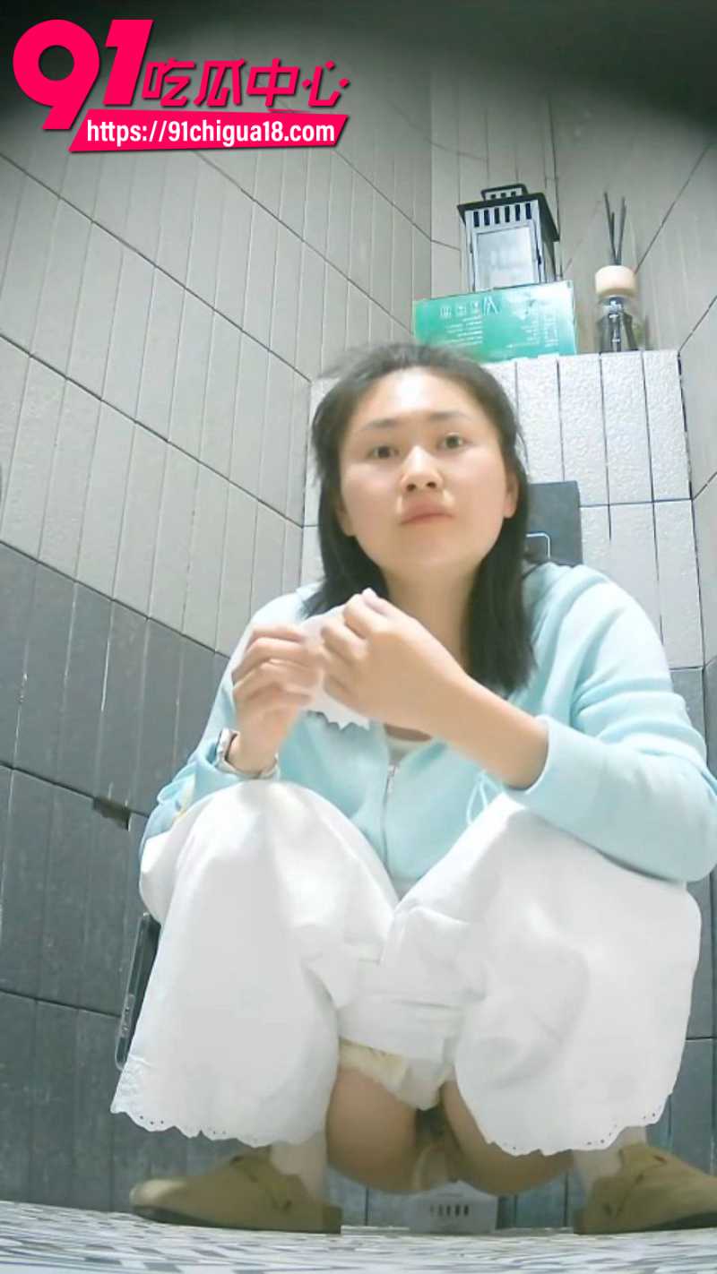 厕拍大神在商场女厕所安装针孔摄像头偷拍双视角2 厕拍大神在商场女厕所安装针孔摄像头偷拍双视角2
