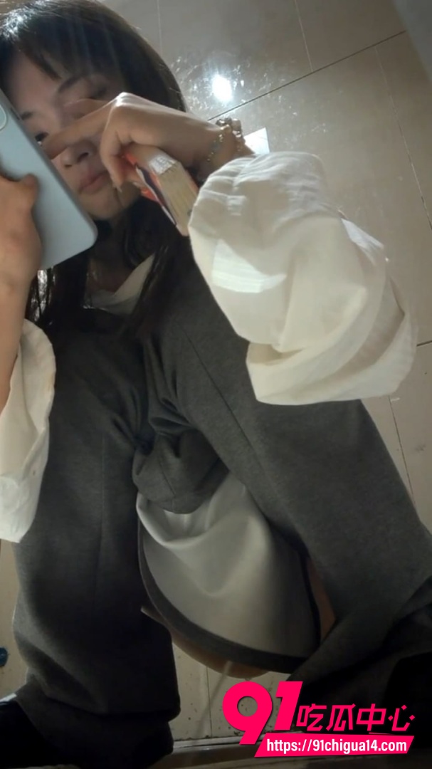 极品小姐姐厕所偷拍1