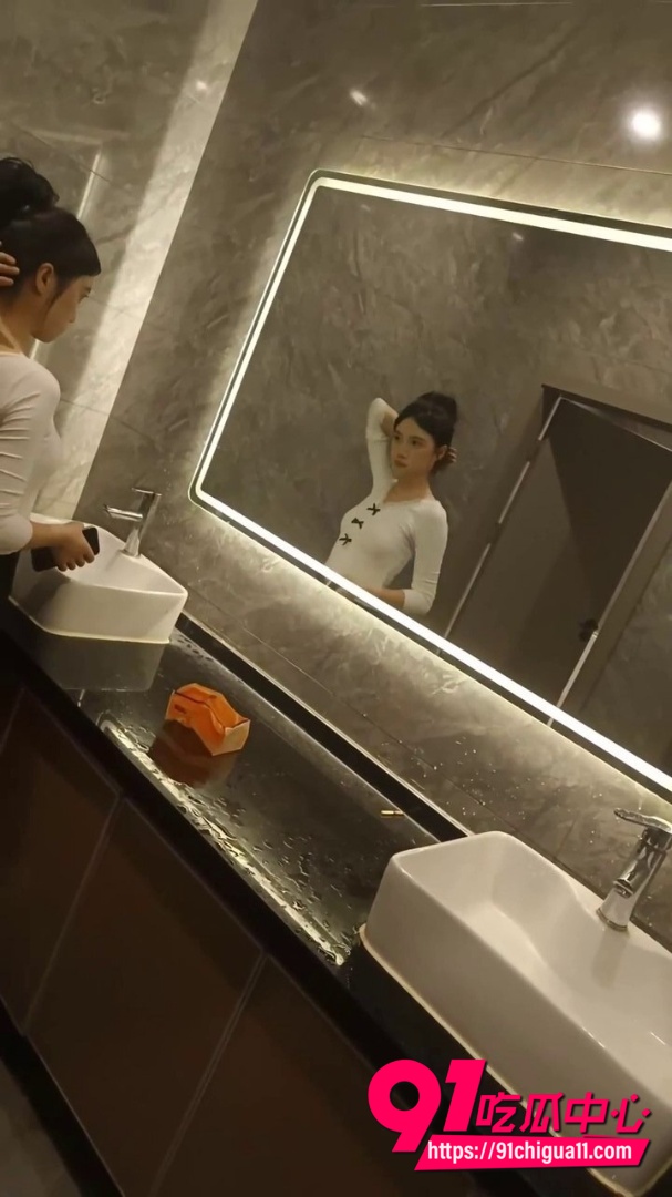 酒吧厕所偷拍合集1
