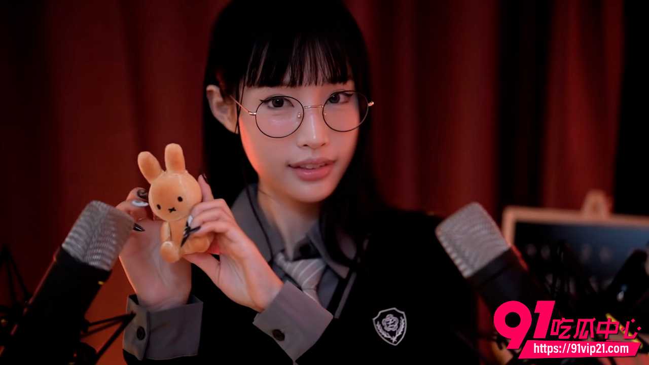 ASMR博主Crystal 9 ASMR博主Crystal 9
