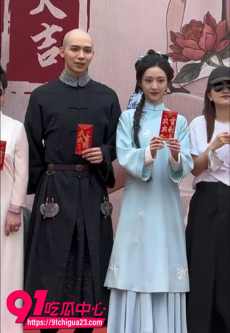 国内准一线女明星胡连馨自降身份参演网络短剧曾经跟于适的裸聊事件再次冲上热搜2 国内准一线女明星胡连馨自降身份参演网络短剧曾经跟于适的裸聊事件再次冲上热搜2