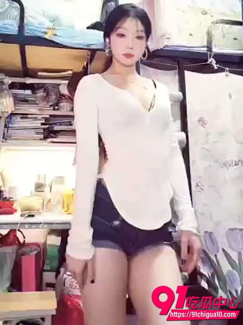 抖音福利姬 原野芽美 与闺蜜宿舍裸舞私拍 土豪专属定制顶胯极致抖奶 画面挑逗感十足！