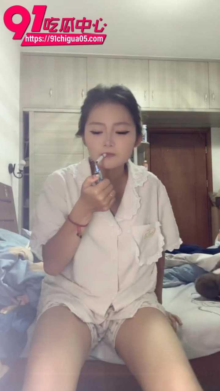 全网最火眼镜妹困困兔反差萌 清纯眼镜少女自慰诱惑炸裂 巨乳裸体喷水 彻底沦为极致淫娃