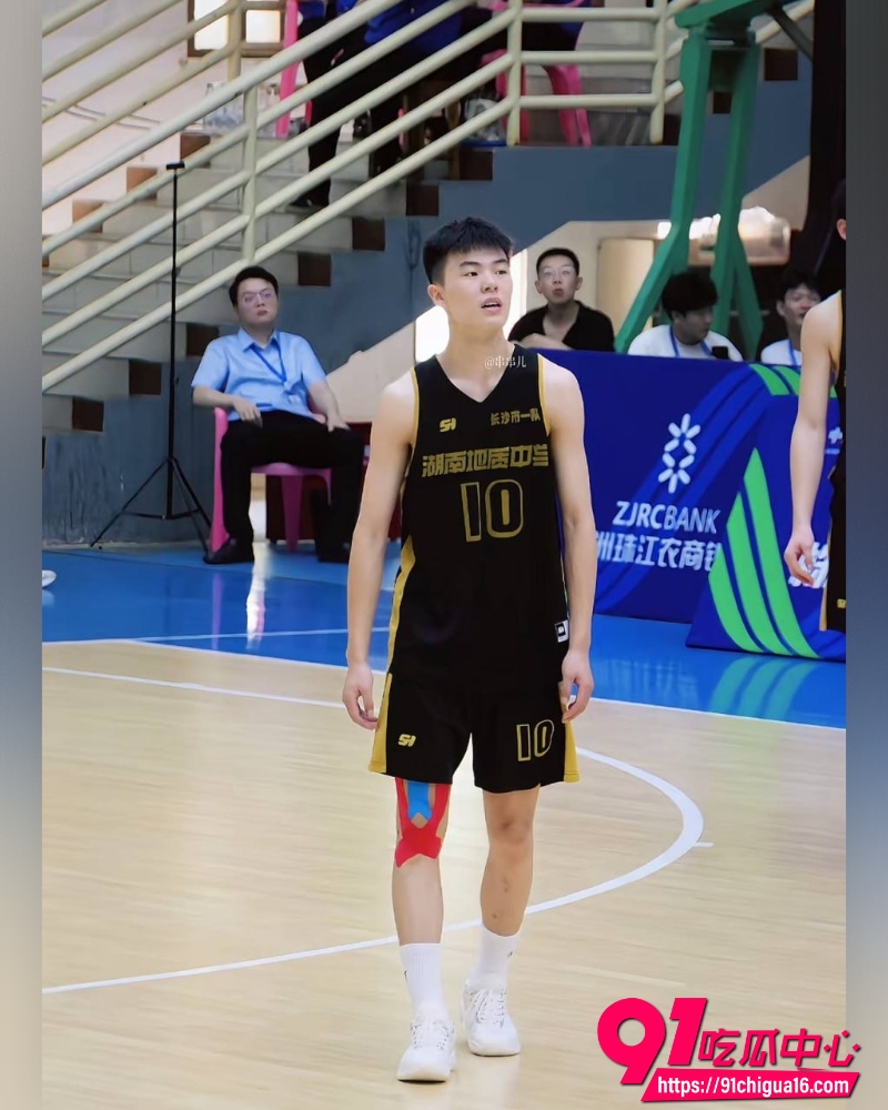 湖南地质中学校草谭杰文 17 湖南地质中学校草谭杰文 17