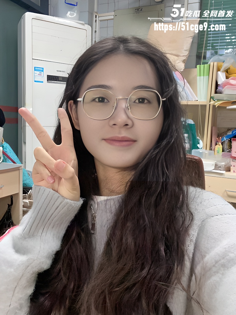 大学眼镜婊 被男友调教成专属性奴 1 大学眼镜婊 被男友调教成专属性奴 1