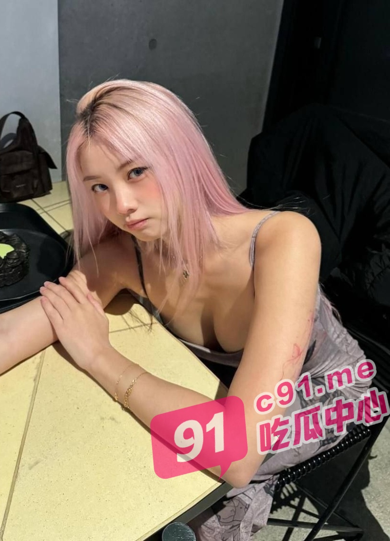 谁家女神出现在我的视频里？朋友圈高高在上 床上却是胯下母狗！