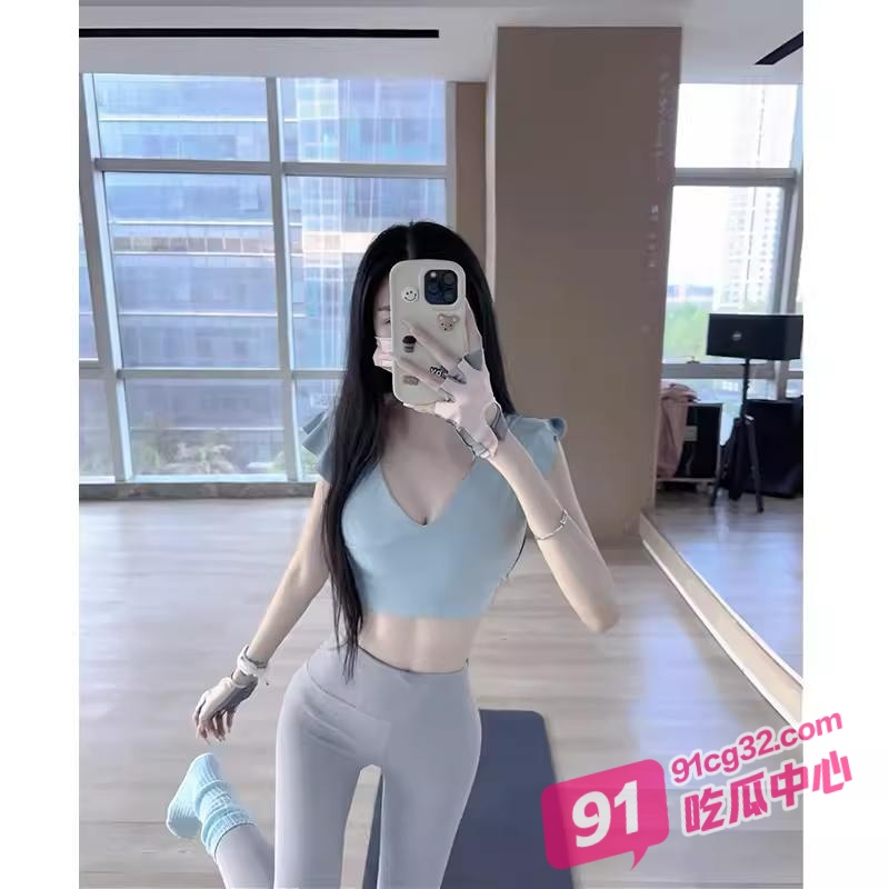海角最爱骚嫂子新作！把瑜伽网红嫂子操高潮以后 惊讶发现嫂子变态的另一面 配图7