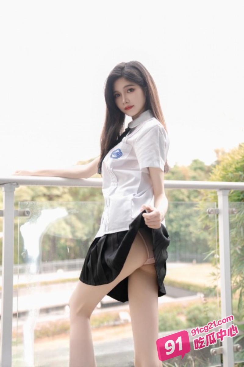 清纯班花爱上多人运动！与同班富二代激情3p 竟将反差演绎到极致！ 配图