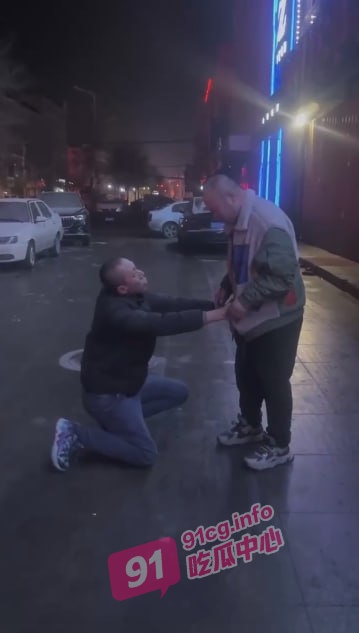 男同表白现场～简直不忍直视 “你到底爱不爱我 老公我爱你”