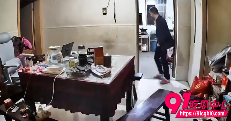 6儿子殴打93岁母亲 5