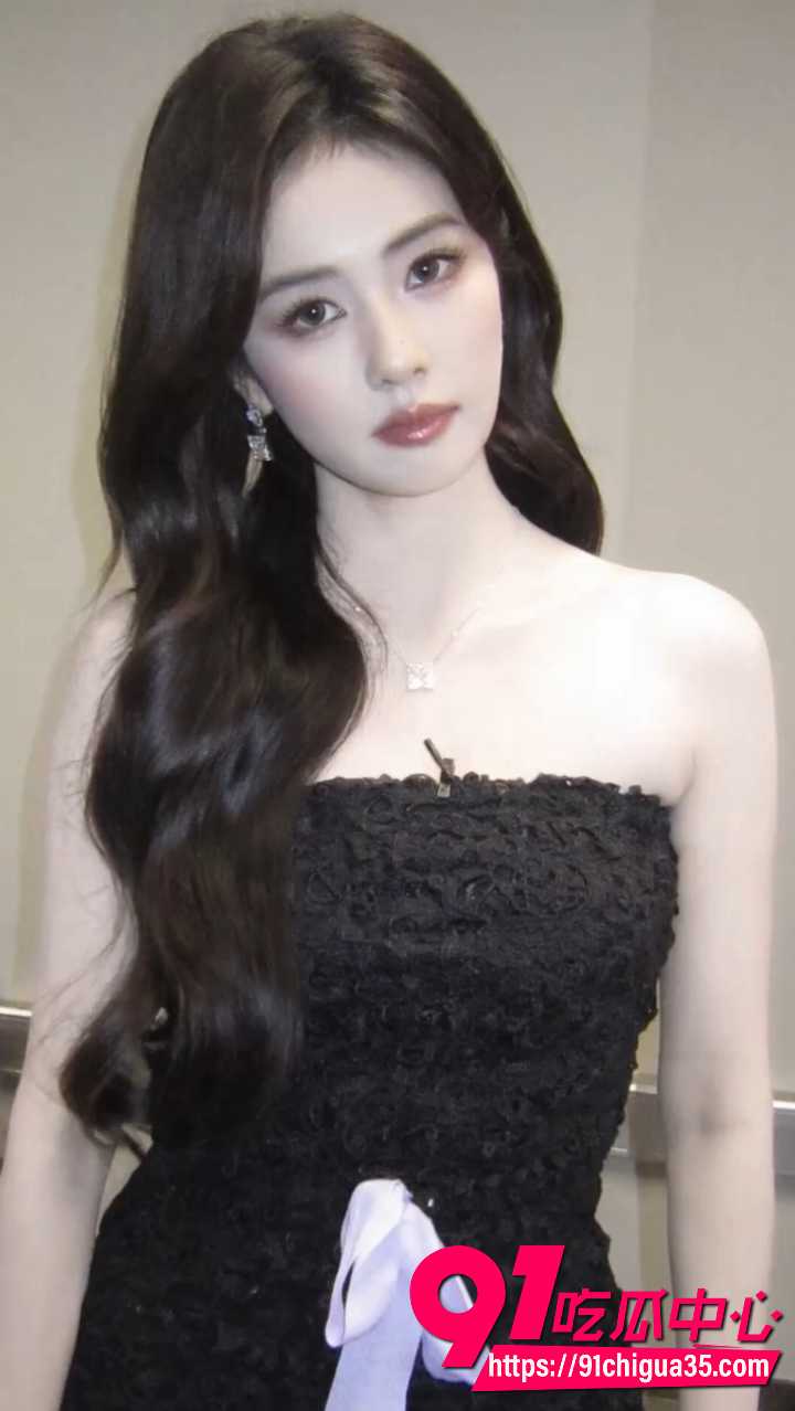 AI一线女明星白鹿 为了从无人问津的小模特成为一线女星 骚穴付出了太大的代价