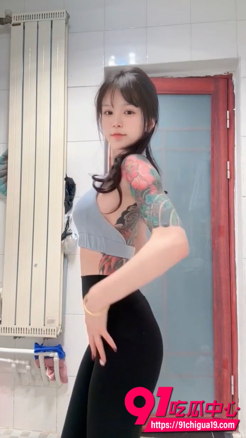 高颜值纹身嫩妹蒙佳怡9