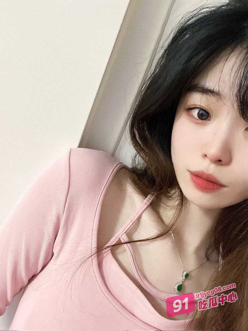 青海00后学生妹黄裕被包养视频流出 完美炮架性感诱人～ 配图3