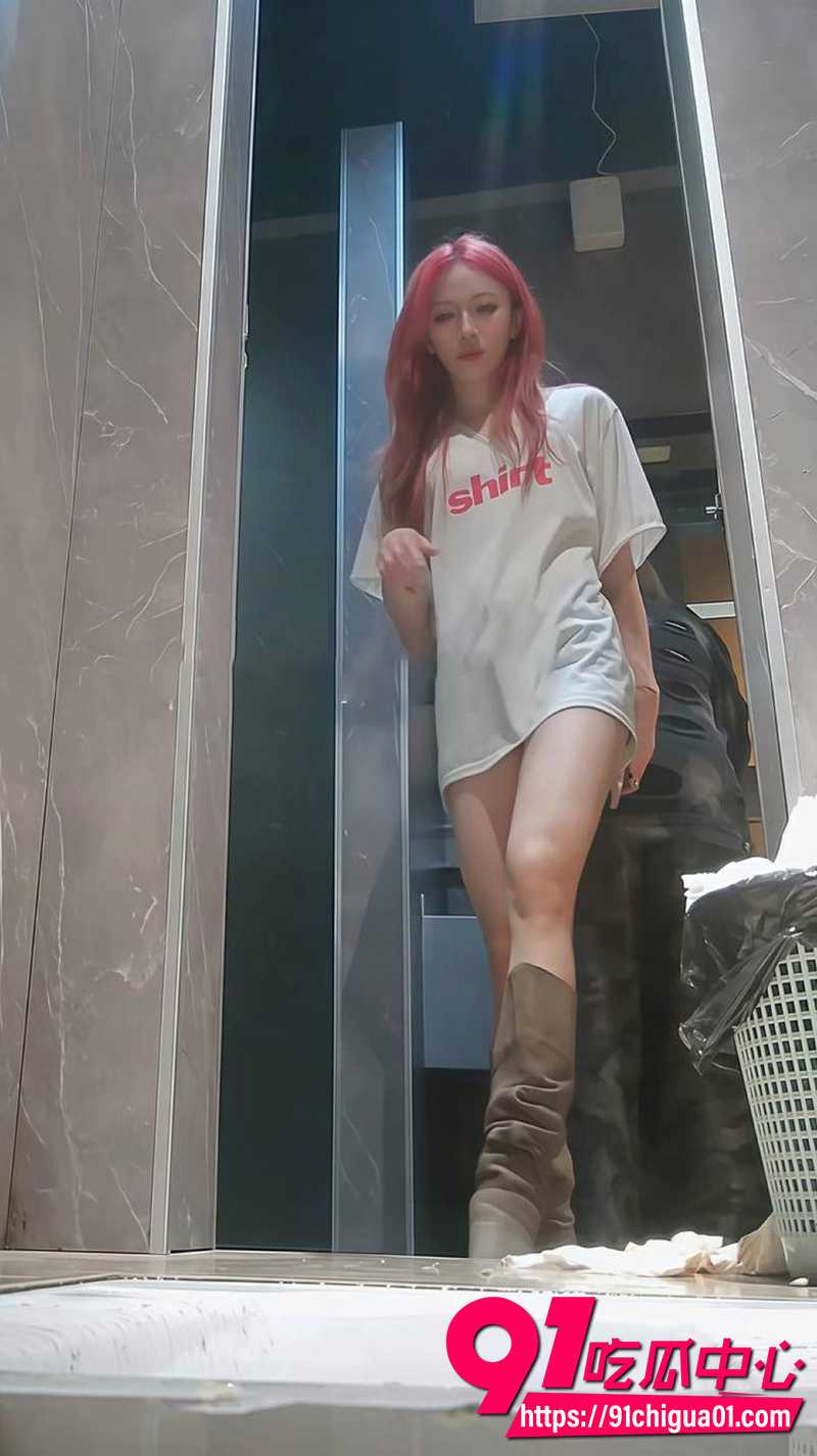 最美女厕偷拍合集 满屏翘臀大白屁股 惊喜偶遇极紧粉嫩小穴！