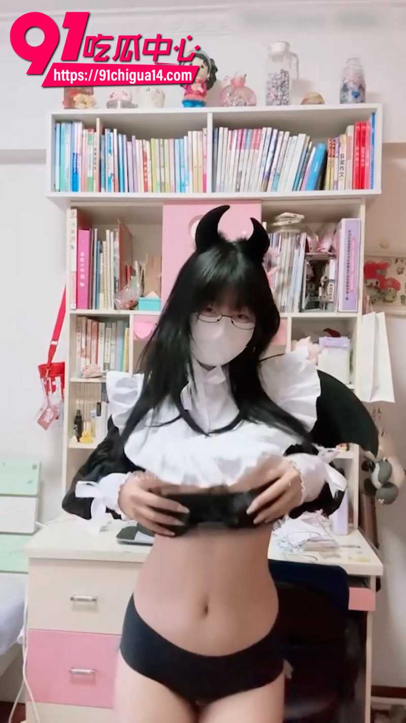 高颜值女网黄一只桃桃定制裸舞福利1