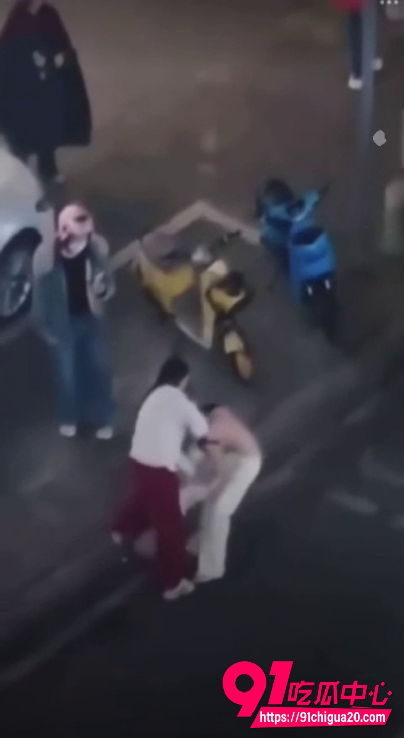 潭万豪街头抓小三1 潭万豪街头抓小三1