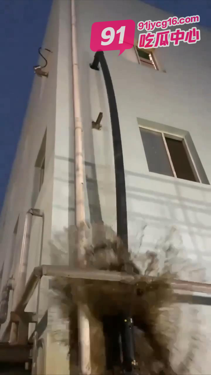 前有爆水管后有爆屎渠 管道:开始录了吗?开始我可炸了!
