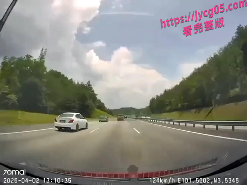 沪昆高速惨烈车祸！轿车翻滚360°！孩子目睹妈妈被碾压！
