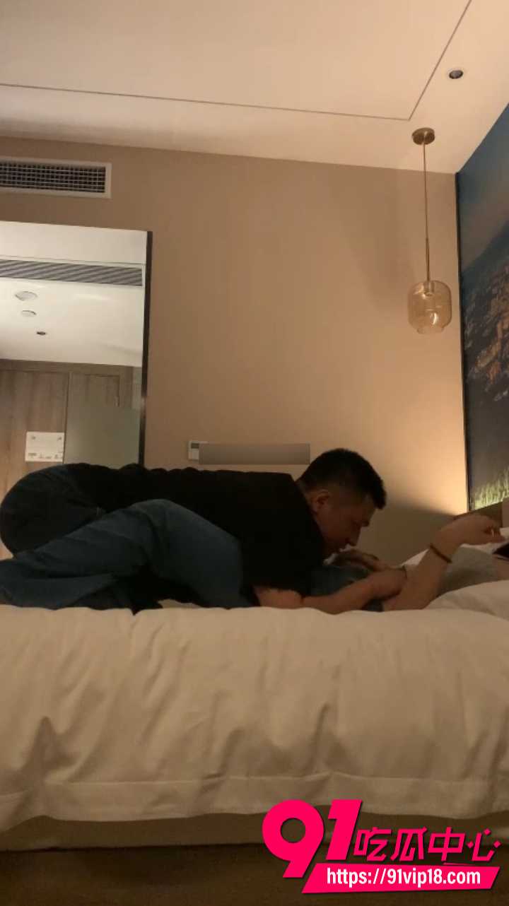 约炮大神约极品牛仔裤美女3 约炮大神约极品牛仔裤美女3