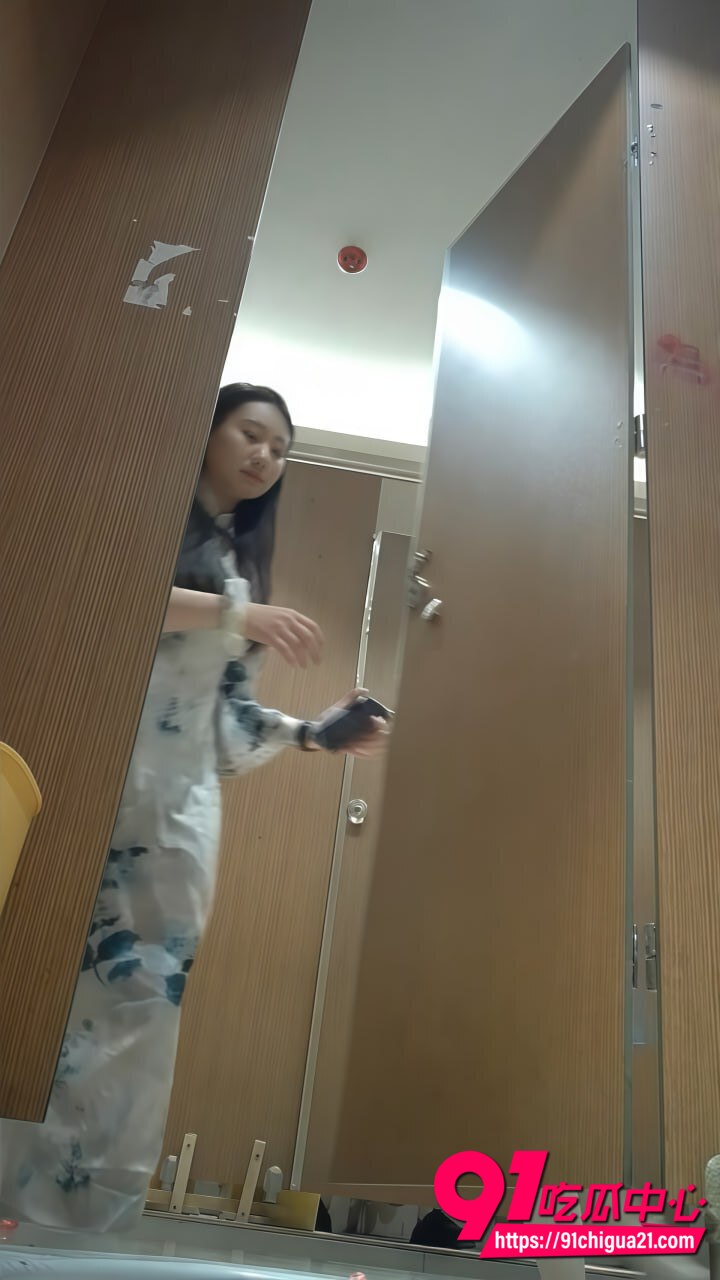大神偷拍学妹上厕所精彩瞬间3 大神偷拍学妹上厕所精彩瞬间3