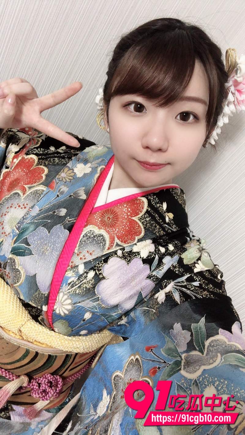 日本少女系列 变态女职员自拍合集 下班后脱光衣服 露出巨乳肥逼 狂喷尿液 模拟口交性感撩人
