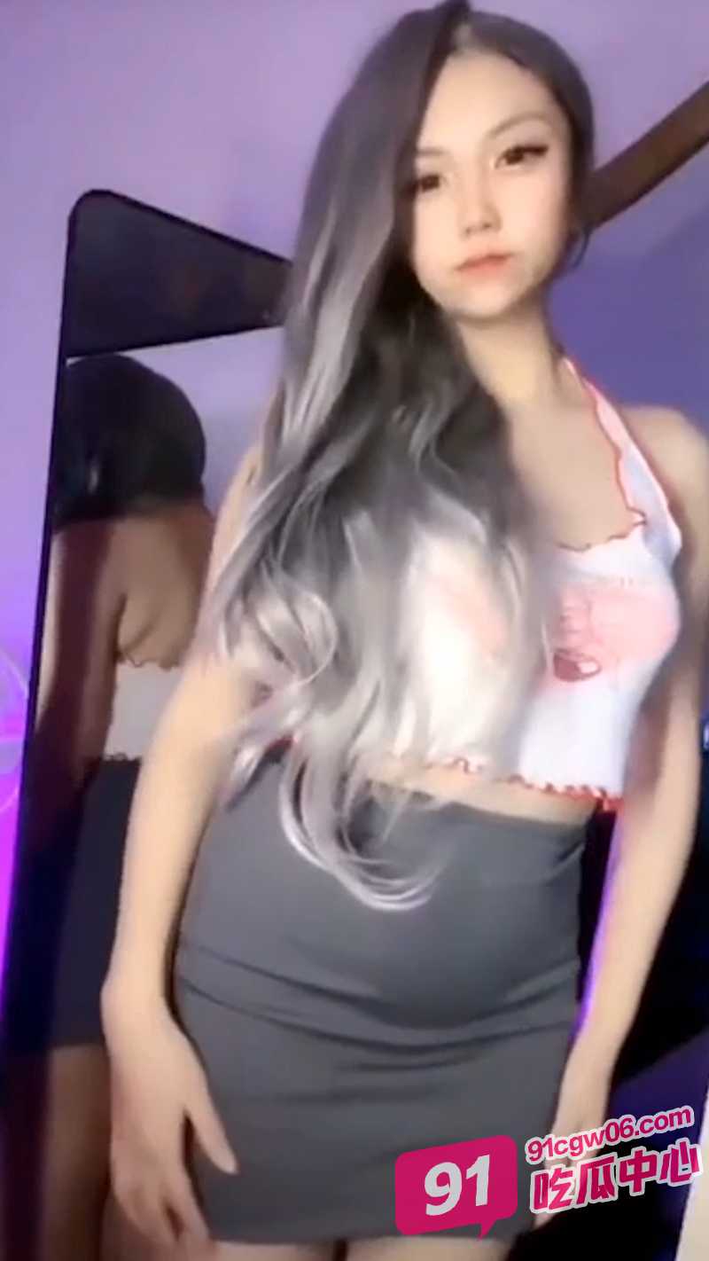 抖音看片指日可待万粉小网红萝漫莉 深夜直播上演自慰隐藏视角！