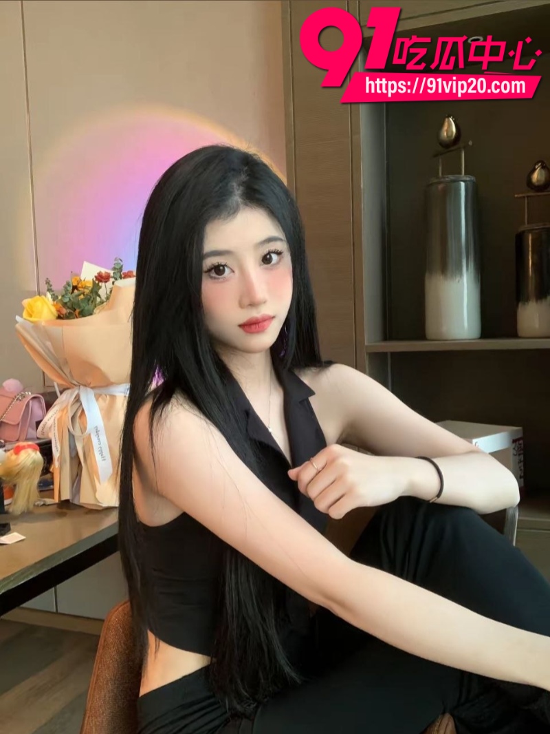 云南昆明饥渴美女陈佳鑫酒店约炮 被大叔拴上狗链跪地口交吞精 最后躺床上疯狂激战