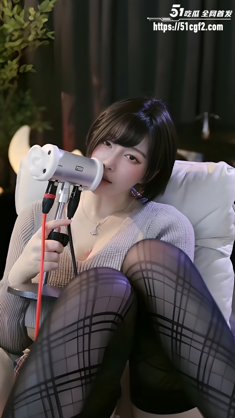 福利姬圈炸锅了?B站ASMR擦边头牌 一色雨和一条小糖糖 5 福利姬圈炸锅了?B站ASMR擦边头牌 一色雨和一条小糖糖 5