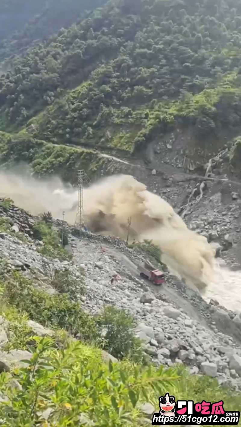 西藏泥石流现场视频04 西藏泥石流现场视频04