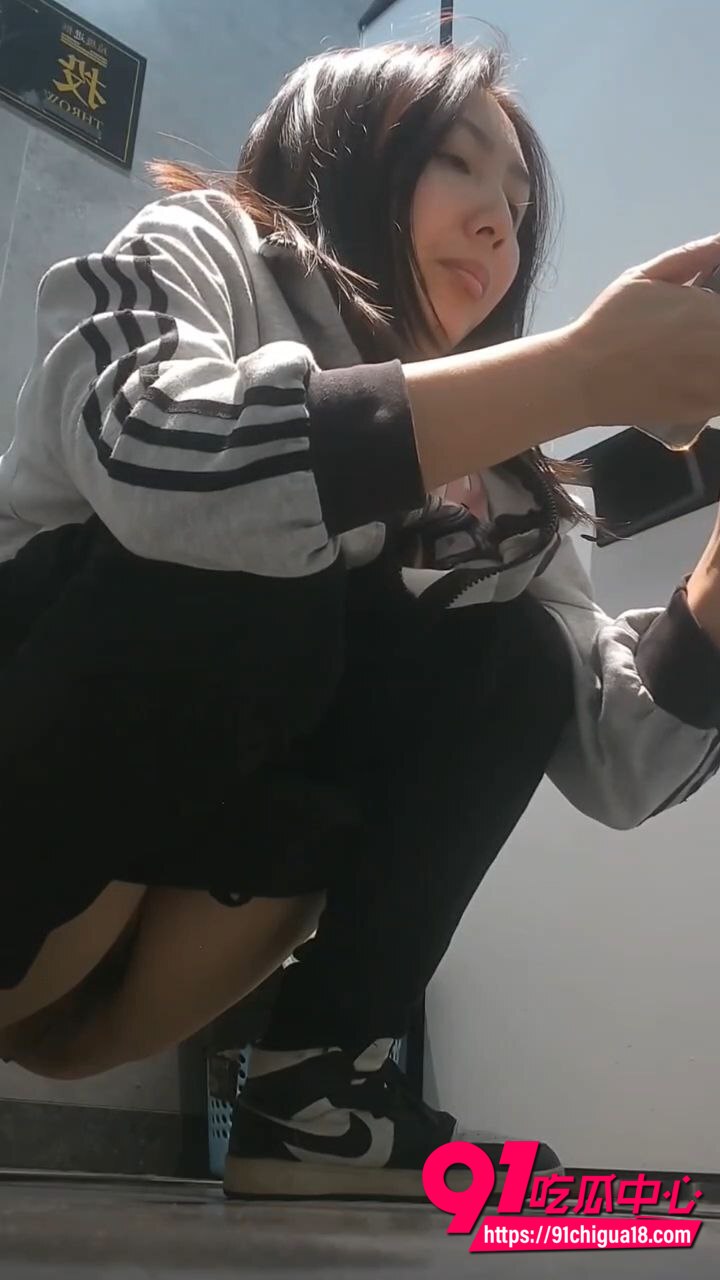 商场厕所大神偷拍视频1 商场厕所大神偷拍视频1