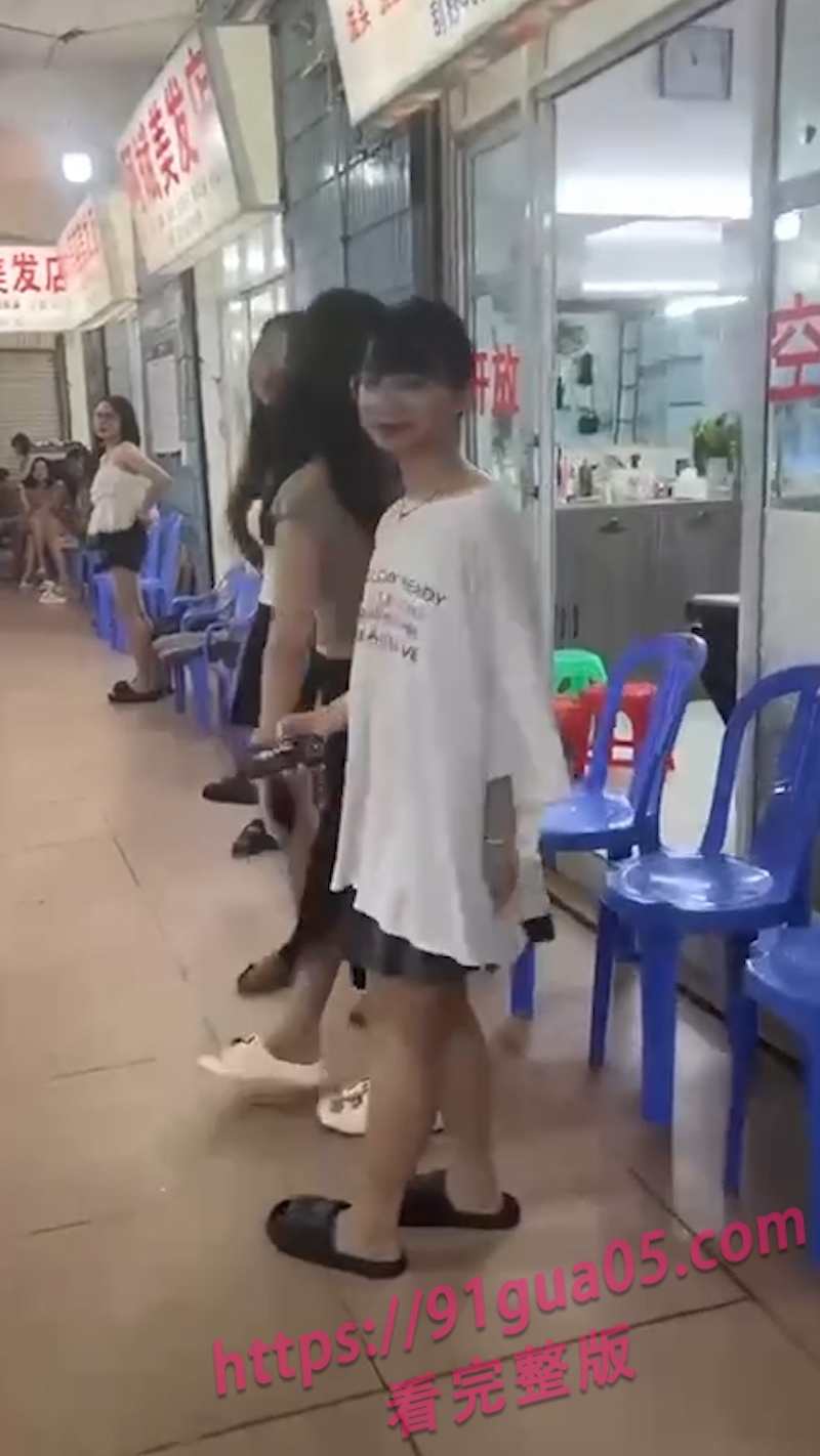 男子暗访鸡窝一条街 超年轻的小妹妹下海接客震惊全网 配图