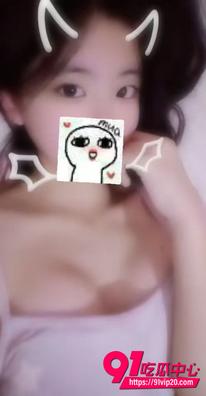 庄河职业教育中心成年女大学生翁孙依琳和网友裸聊自慰的私密视频曝光2