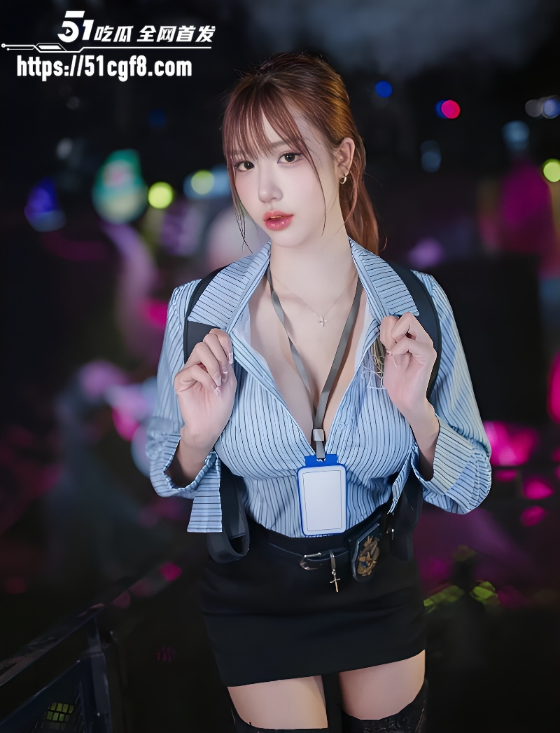 。那张精致的脸此刻完全沉浸在口交的快感里, 2 。那张精致的脸此刻完全沉浸在口交的快感里, 2