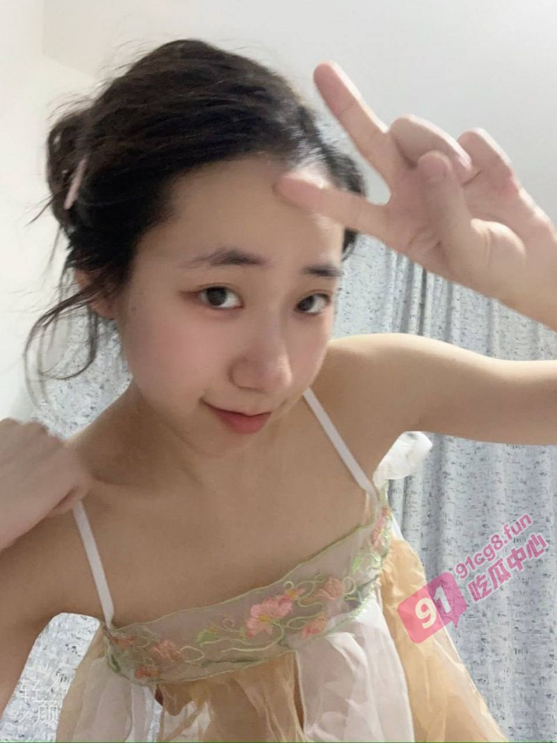 极品古装风清纯少女 在家无聊 开启裸体大秀场面  超劲爆  瓜友们速看 ！