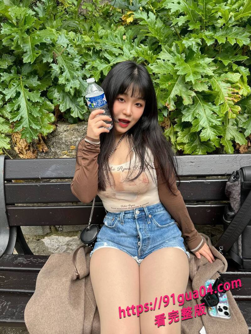 离婚后的她情绪低落 却在合租小伙面前逐渐失控
