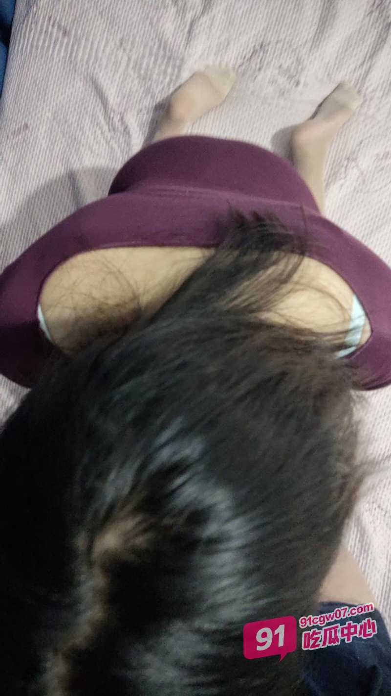 女儿的尤物闺蜜～女儿成功帮我拿下她闺密 而她则在隔壁听声音！ 配图5