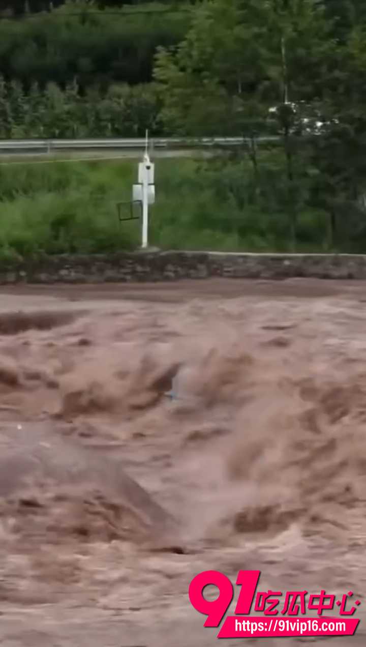 乐山马边彝族自治县暴雨引发山洪灾害1