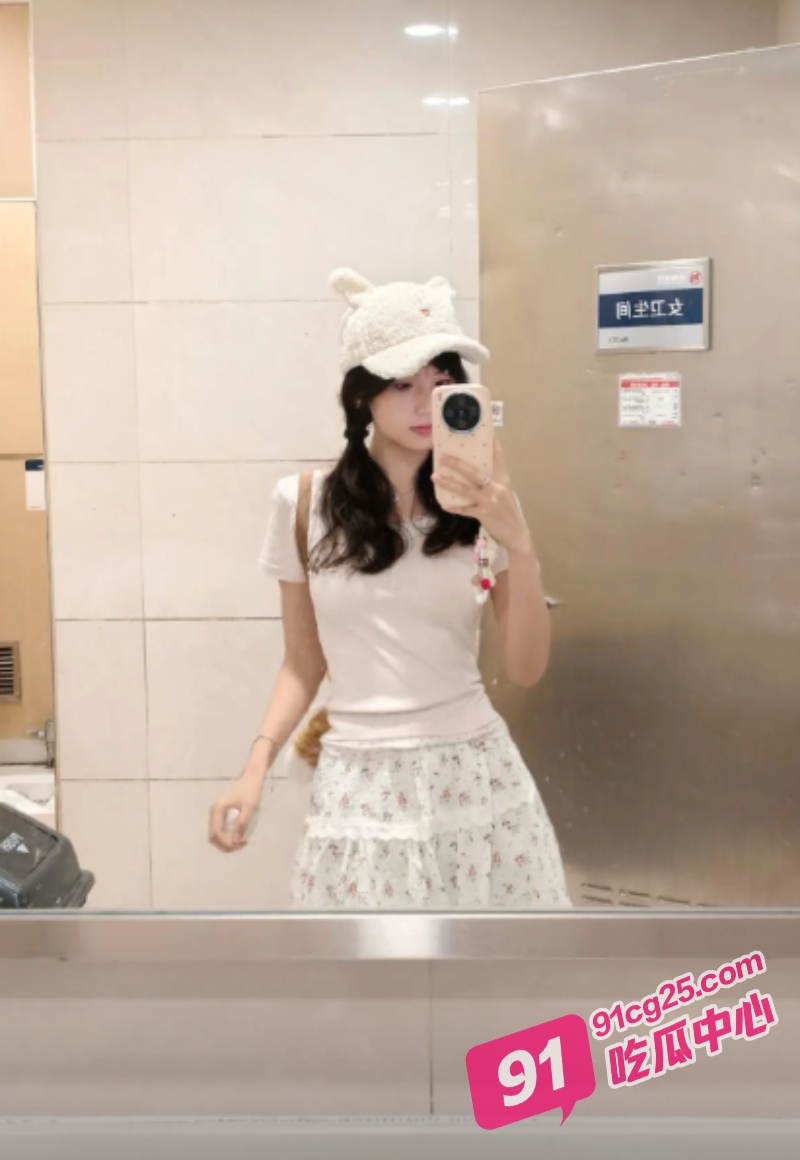 杭州育英大学邹忱诺 课堂上公然摸奶 朋友圈发骚便宜又好约！ 配图13
