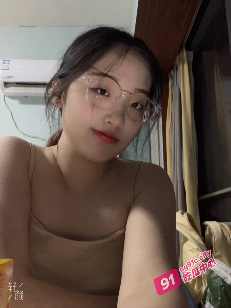 人生如戏全靠演技~学生妹每一个微表情都在诠释JJ的进出 绝配淫荡的呻呤