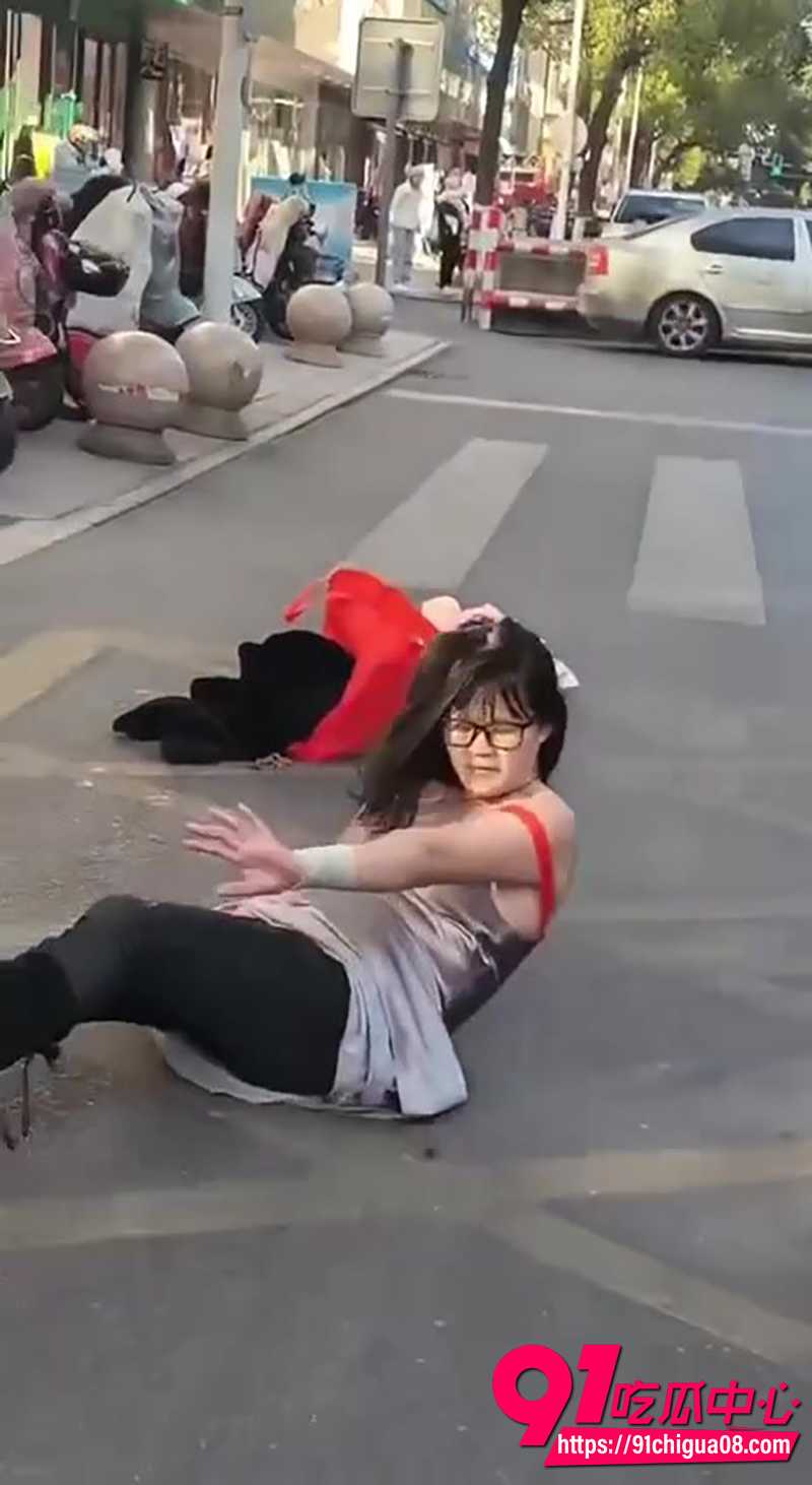 泰兴街头美女脱衣热舞 6 泰兴街头美女脱衣热舞 6