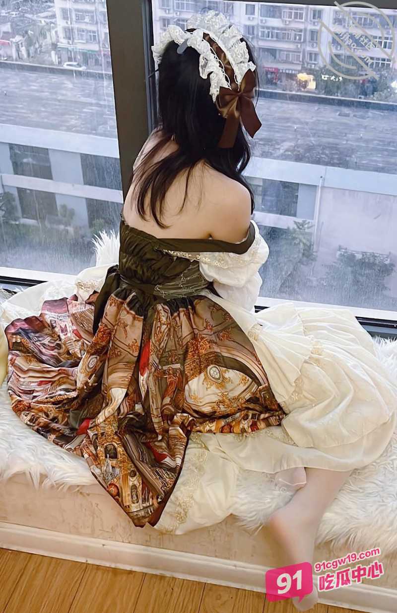 海角兄妹乱伦 洛丽塔的诱惑 性感美腿配白色丝袜 得此妹哥何求啊！ 配图3